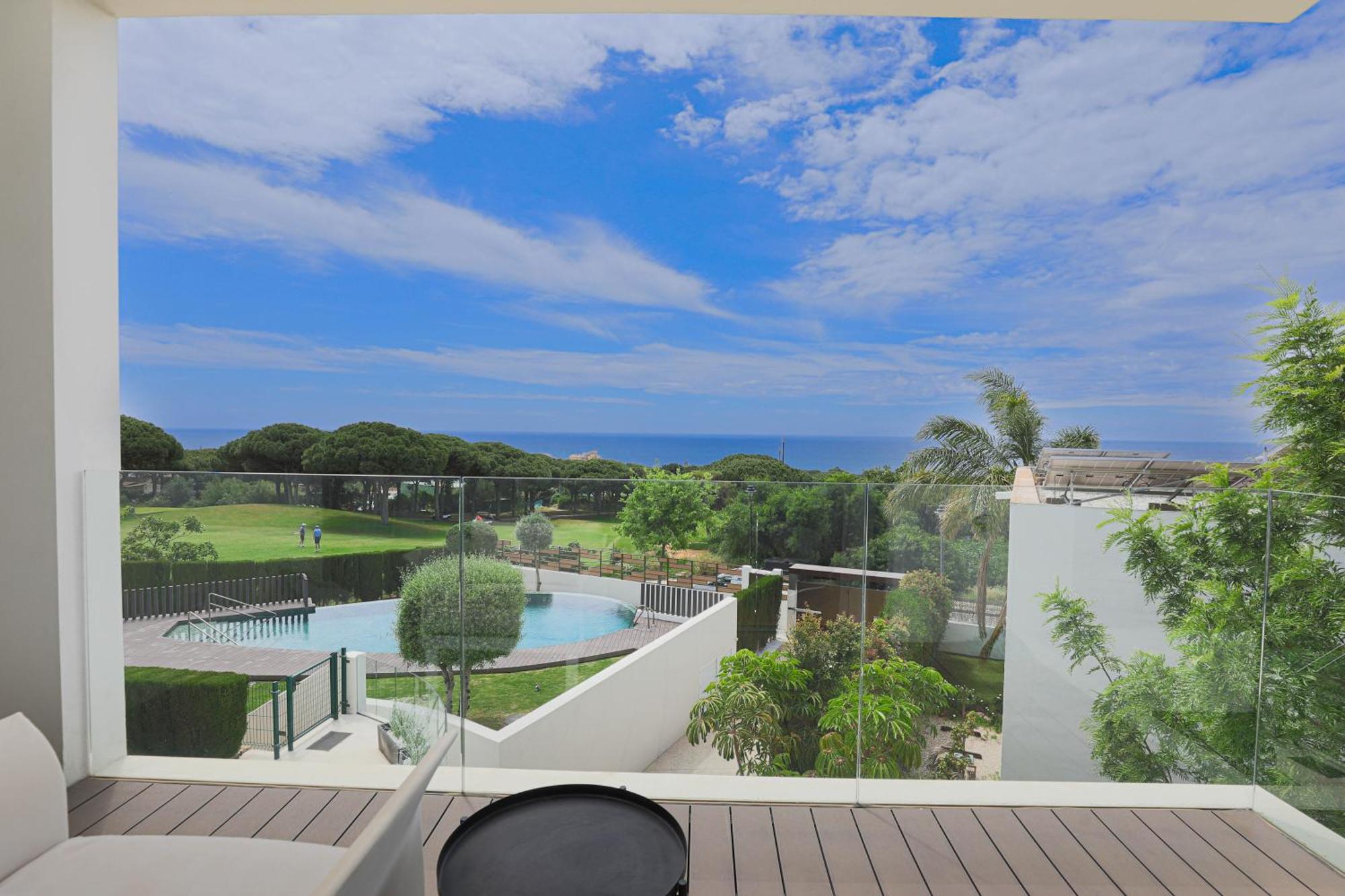 R14 Modern With Fantastic Sea Views