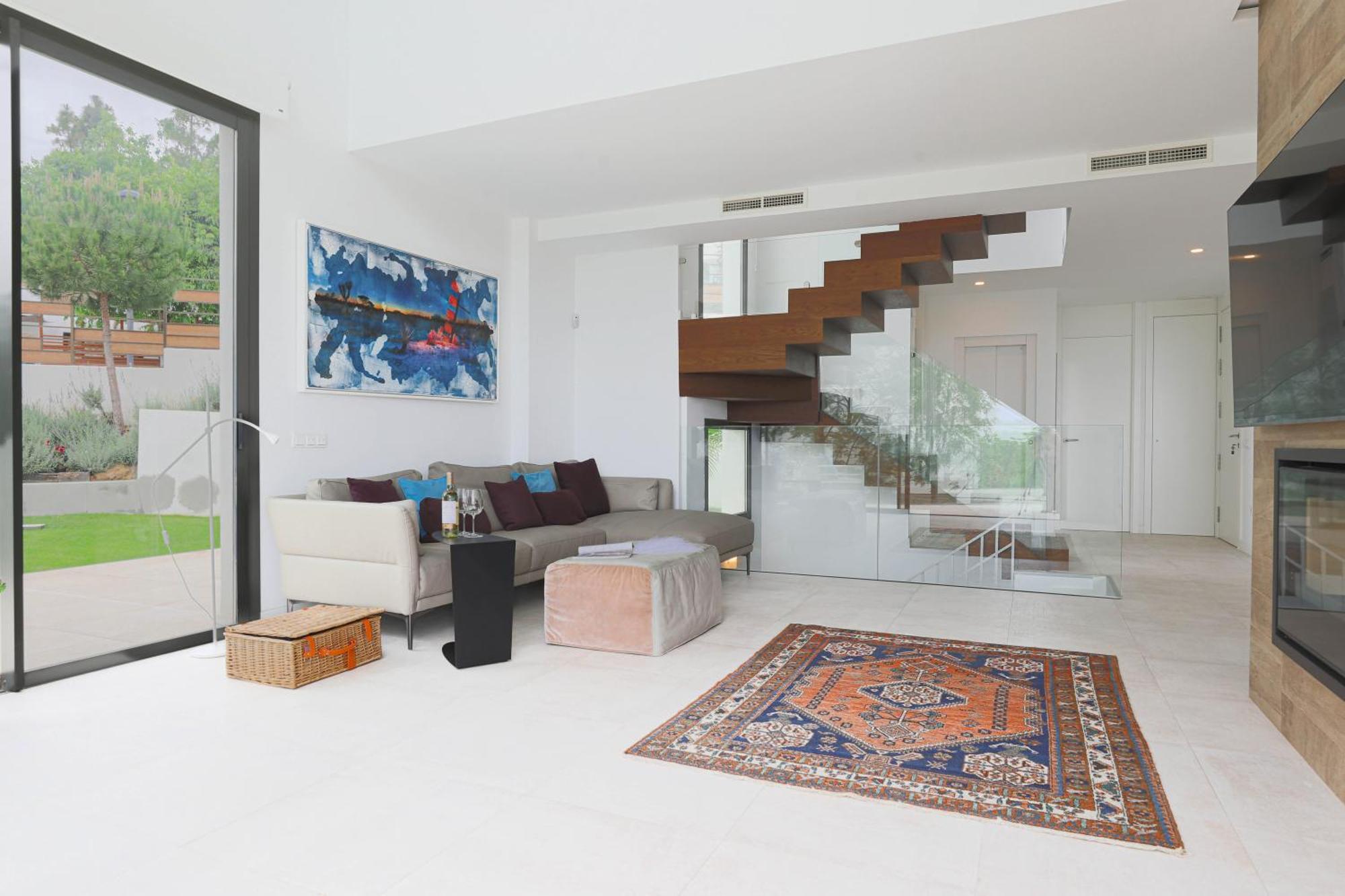 R14 Modern With Fantastic Sea Views